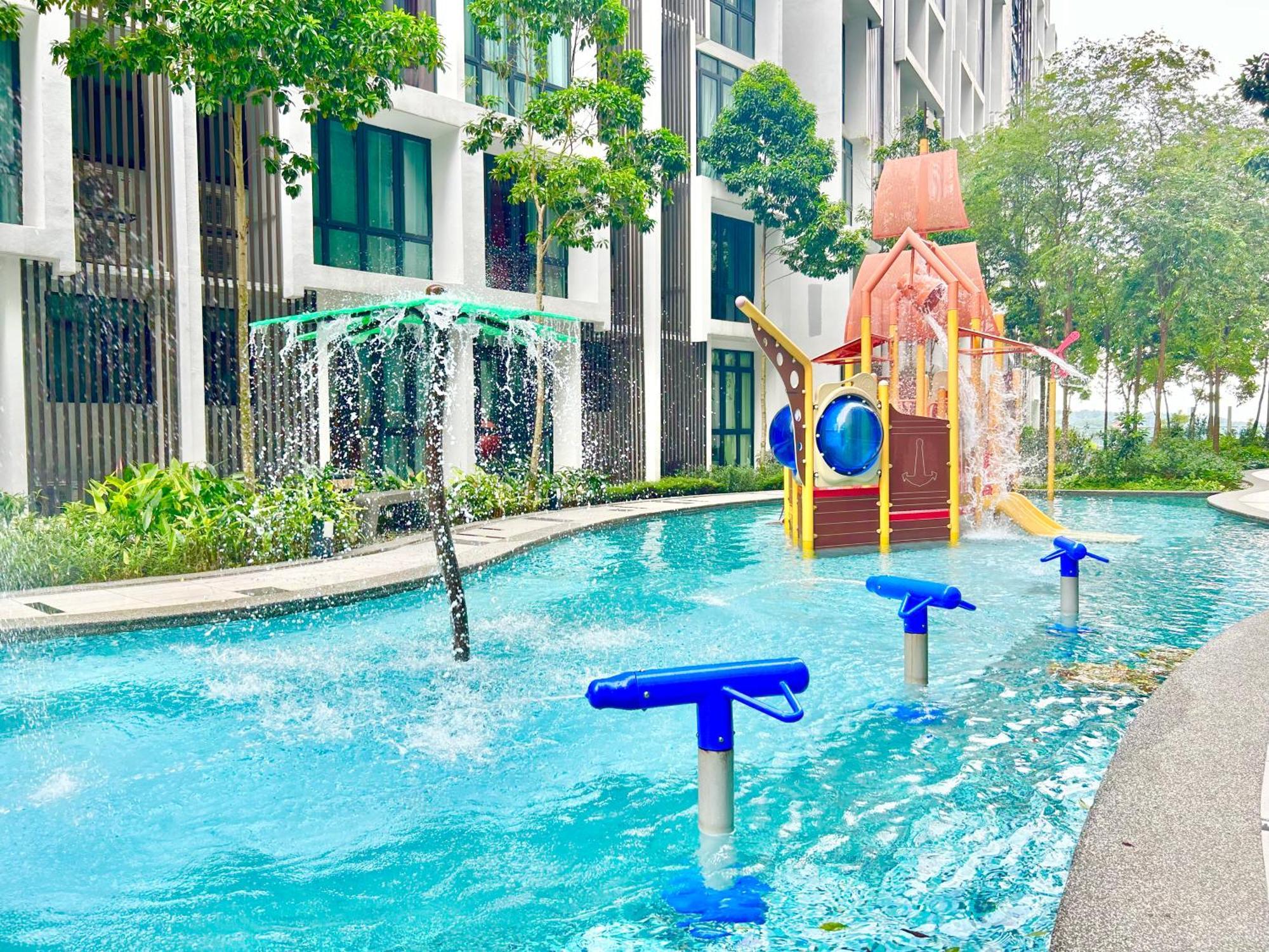 Apartment Comfort Place 1-8 Pax 3q Beds Ara Damansara Center